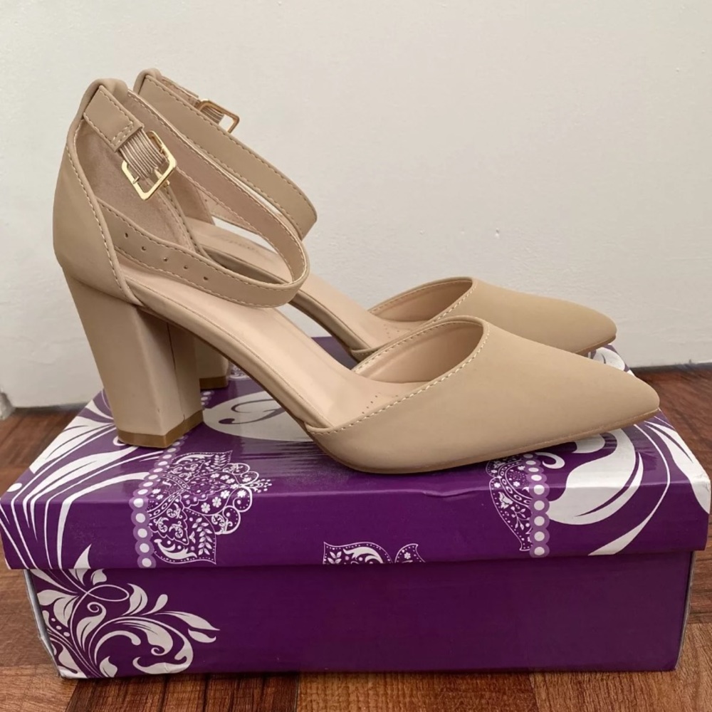 BRAND NEW pointed toe block heels - size 8